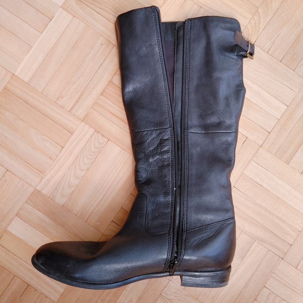 Bundle 2 pairs 8.5US 💯% Real Leather boots